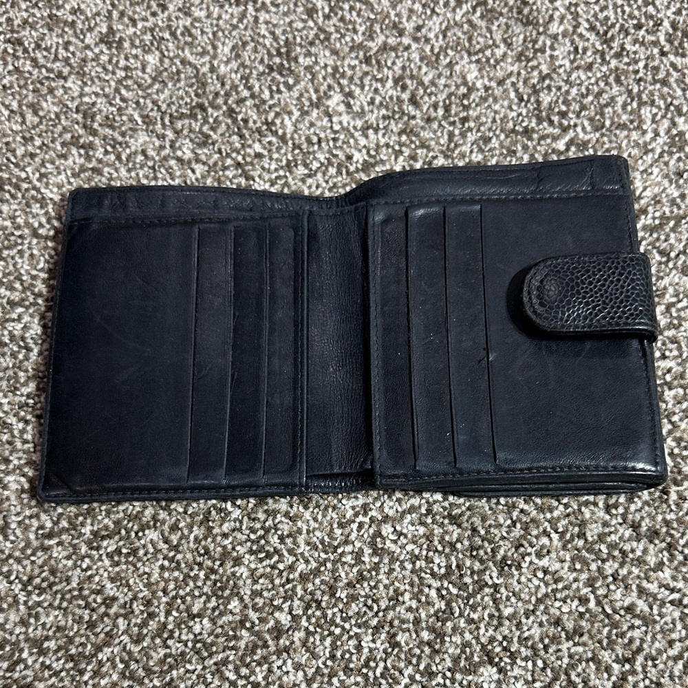 CHANEL AUTHENTIC Black Caviar Leather Card Holder with Embossed CC - Picture 3 of 16